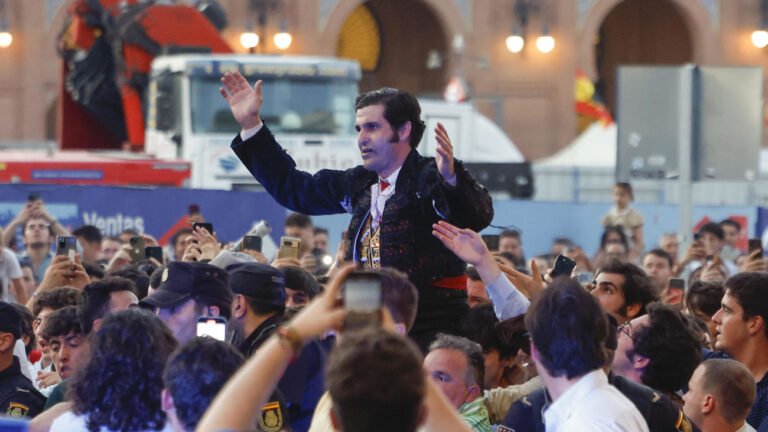 Morante de la Puebla sale por la puerta grande de Las Ventas