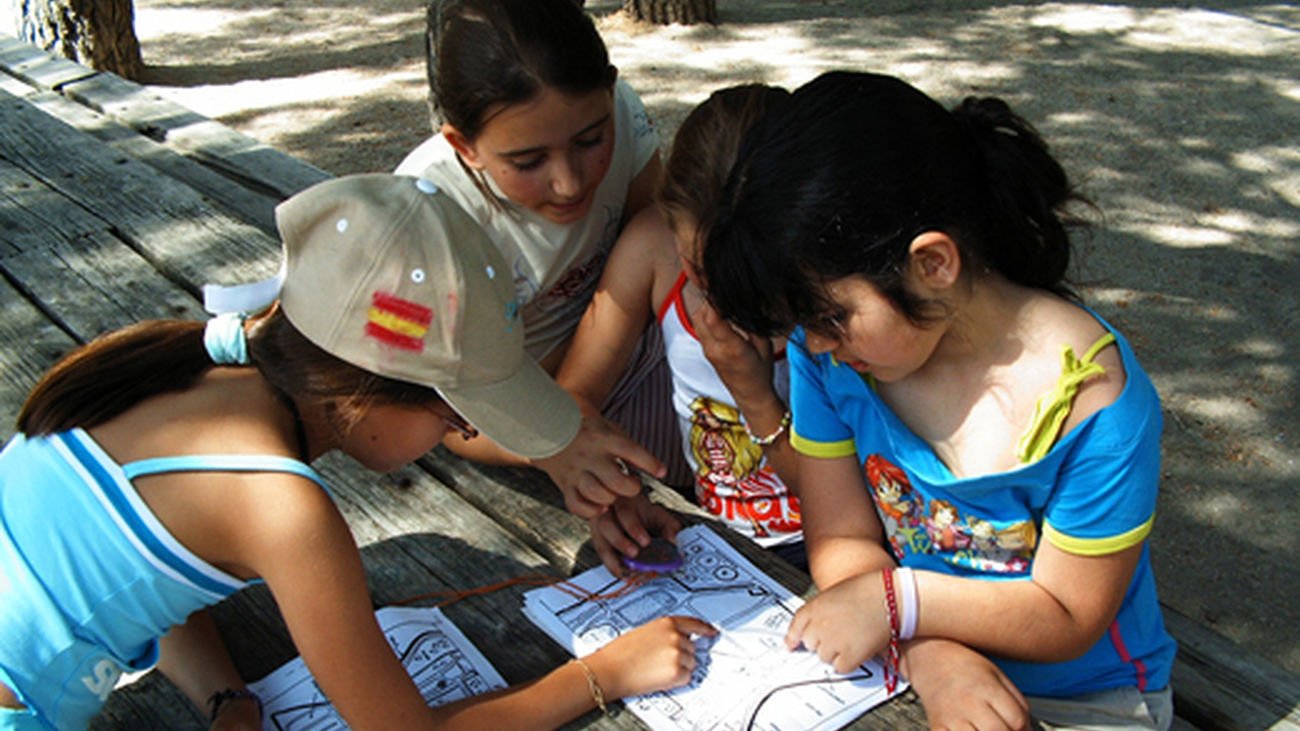 Niñas participantes en una actividad ambiental en Móstoles