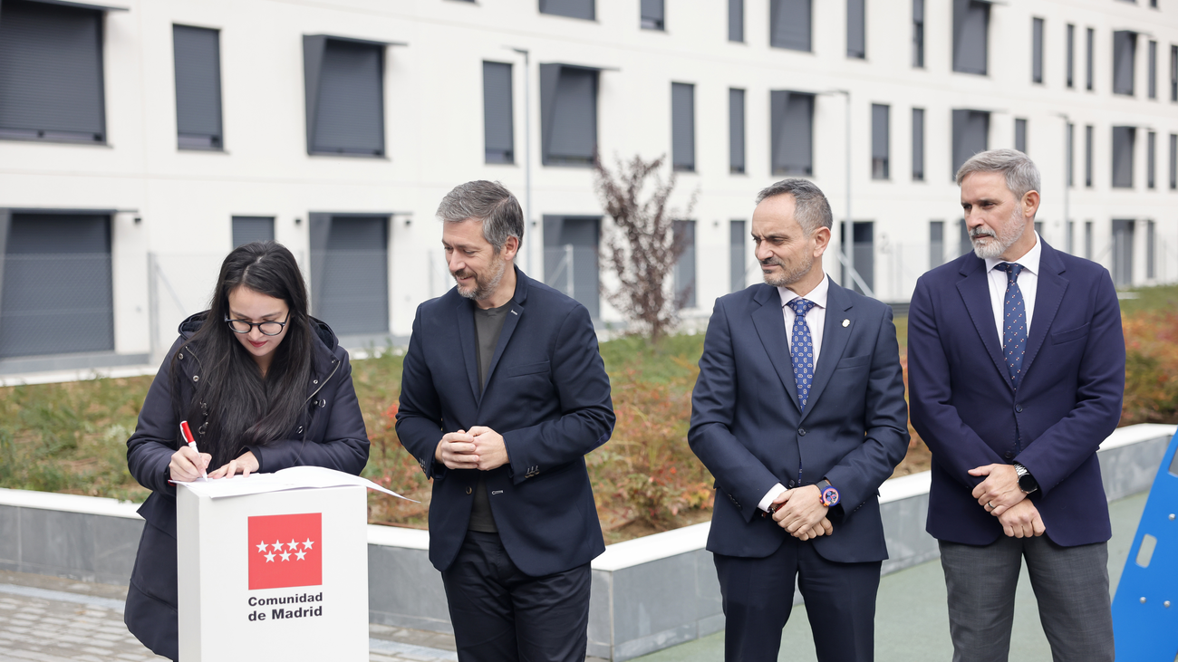 La-Comunidad-entrega-300-viviendas-del-Plan-Vive-en-Mostoles.png