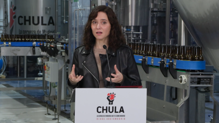 La presidenta Isabel Díaz Ayuso durante la visita