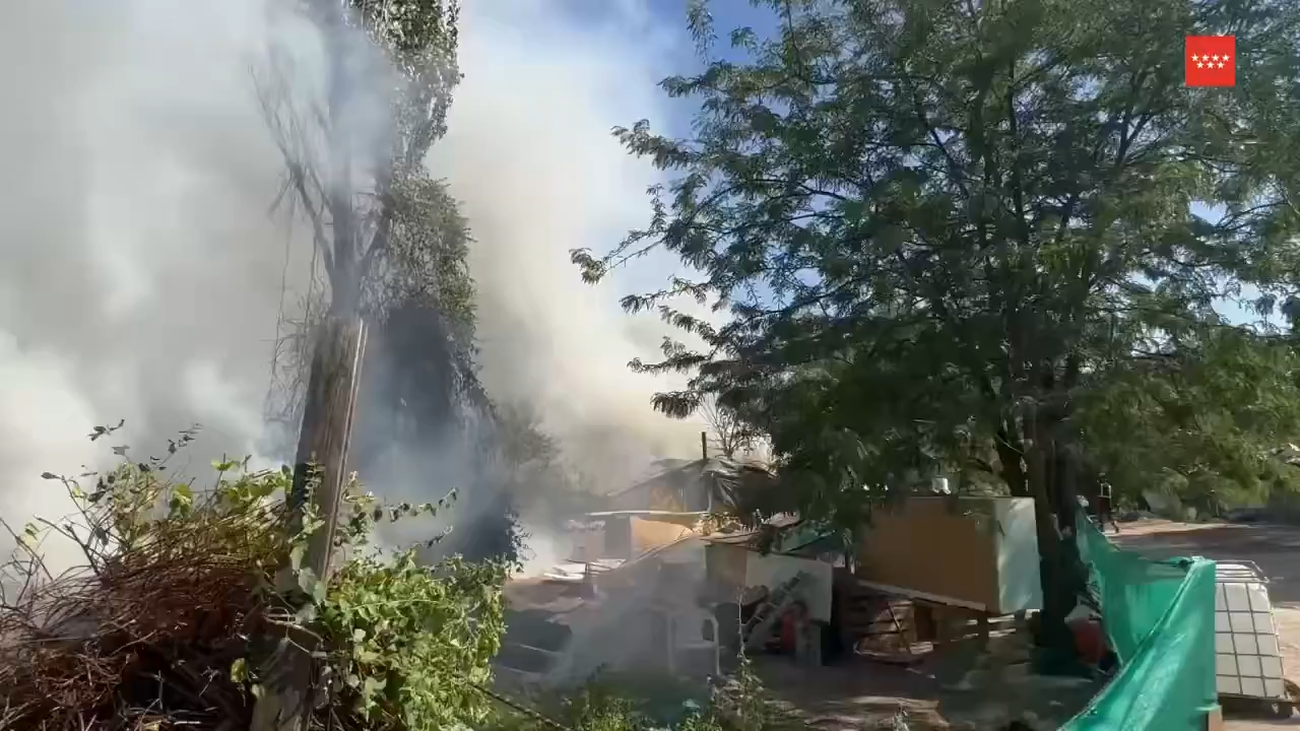 Móstoles evita daños mayores tras sofocar un incendio en la urbanización Los Llanos