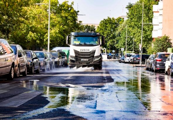 Móstoles intensifica la limpieza en el barrio de Felipe II para mejorar la ciudad