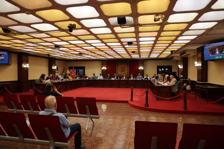 Móstoles aprueba mociones de apoyo a Ceuta en pleno municipal de septiembre