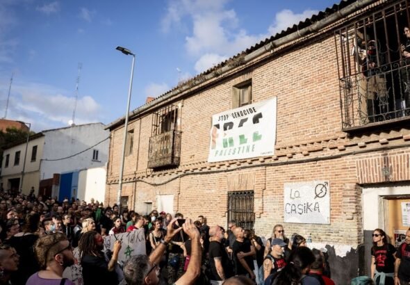 Manifestación contra el desalojo del Centro Social Okupado La Casika, en Móstoles