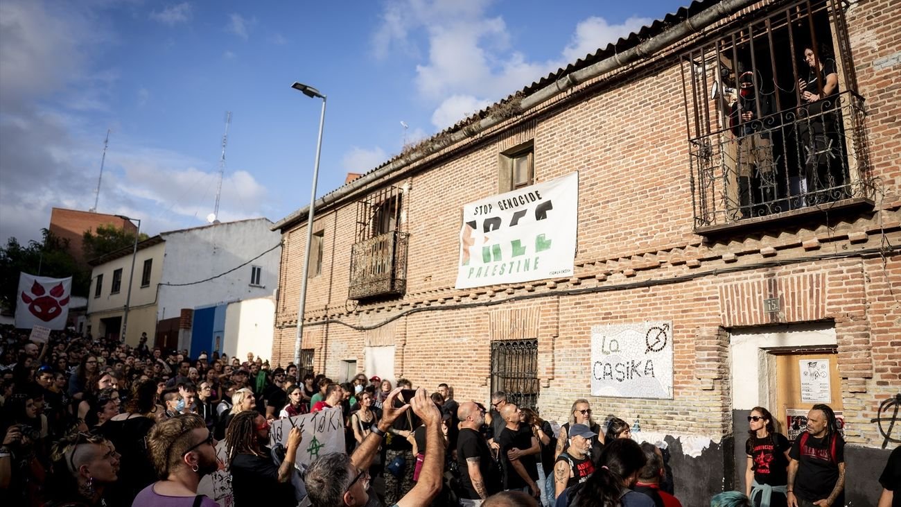 Manifestación contra el desalojo del Centro Social Okupado La Casika, en Móstoles