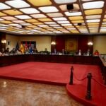 Móstoles rinde tributo a voluntarios y mayores en sesión del Pleno municipal