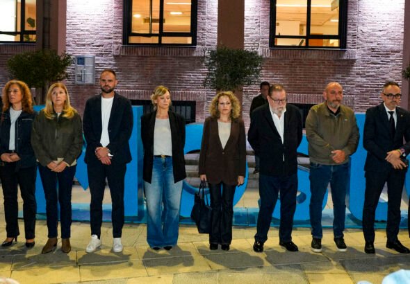 Móstoles suspende su agenda municipal y rinde homenaje a las víctimas del accidente ferroviario